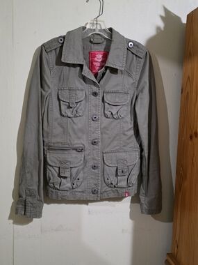 Women’s Utility Jacket in Sage Green with Multi-Pocket Detail Used Size S